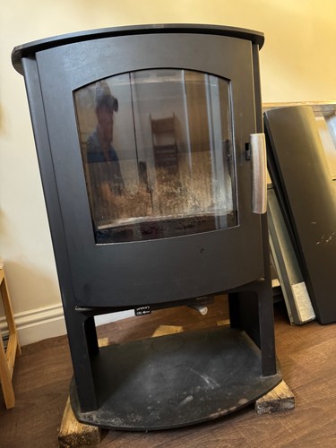 Mendip log store - stove, 7.5kw